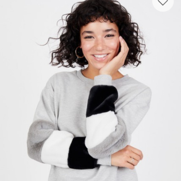 RD Style Gray Sweatshirt w/Faux Fur Cuffs XS - NWT - Picture 3 of 5